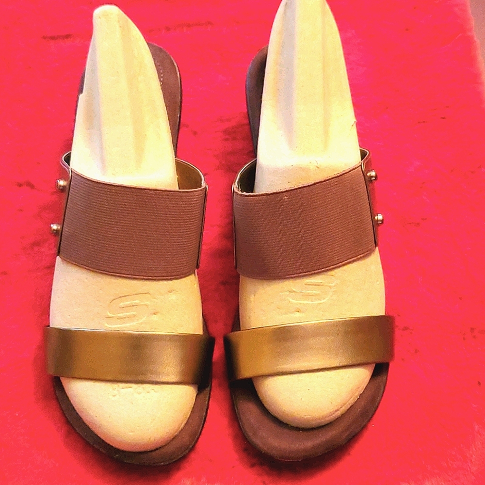 FALL SALE!! PRICE REDUCED!! SANDLES!! BROWN.. Size 9W